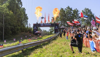 <strong>Sami Pajari ja Marko Salminen liiguvad karj&auml;&auml;ri esimese MM-ralli v&otilde;idu suunas. Robert Virvest ja Jakko Viilot lahutab WRC2 klassi hooaja kolmandast etapiv&otilde;idust kaks katset</strong>